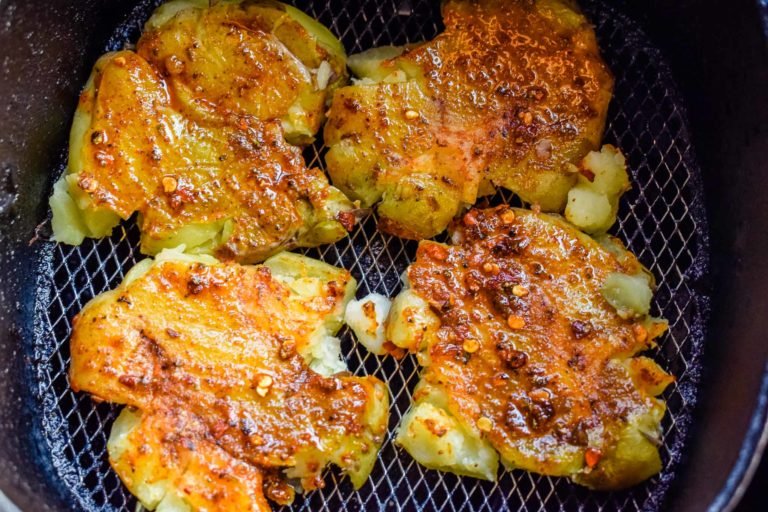 Placing_smashed_potatoes_for_baking