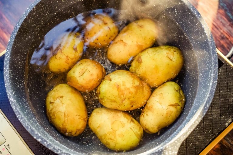 Boiling_potatoes